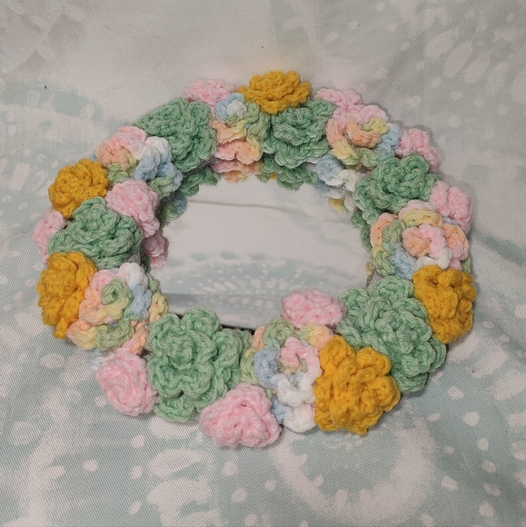 Handmade Round Crochet Floral Framed Mirror Wall Decor - Picture 5 of 9